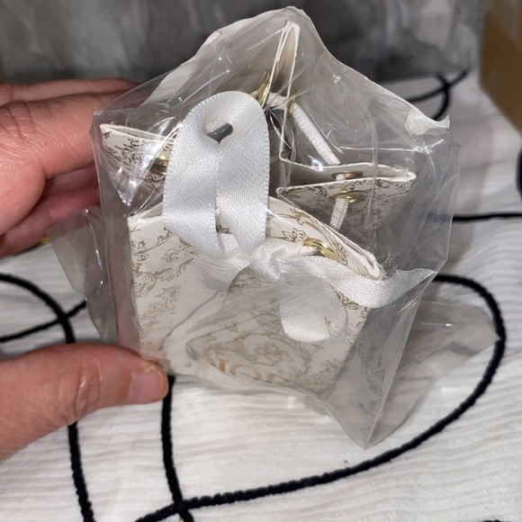 Dior Holiday Cracker with Miss Dior EDP Mini-NIP - Picture 3 of 4